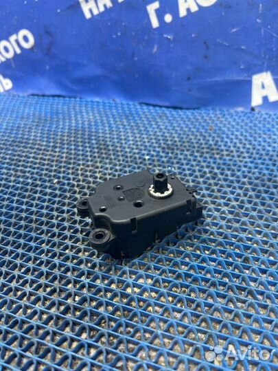 Моторчик заслонок отопителя Mercedes-Benz W211