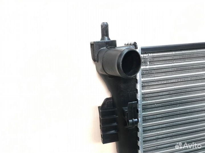 Радиатор охлождения Hyundai Solaris