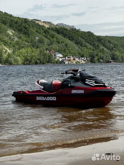 BRP RXT-X 325 с прицепом, чехлом, цветная панель