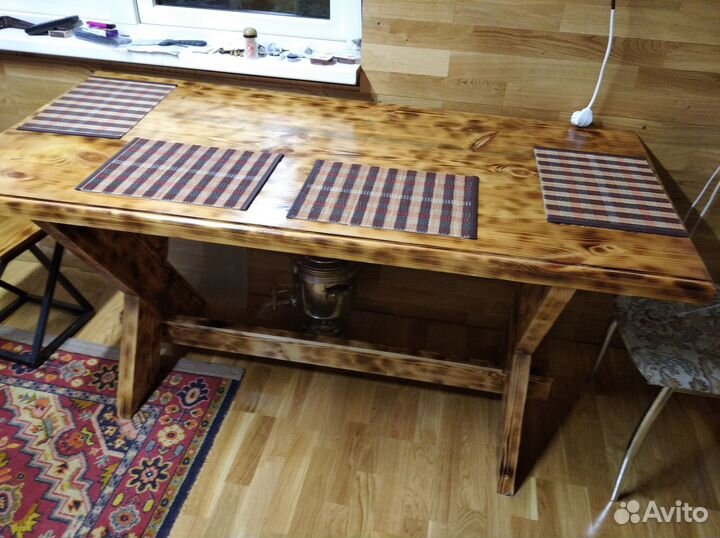 Стол из натурального дерева