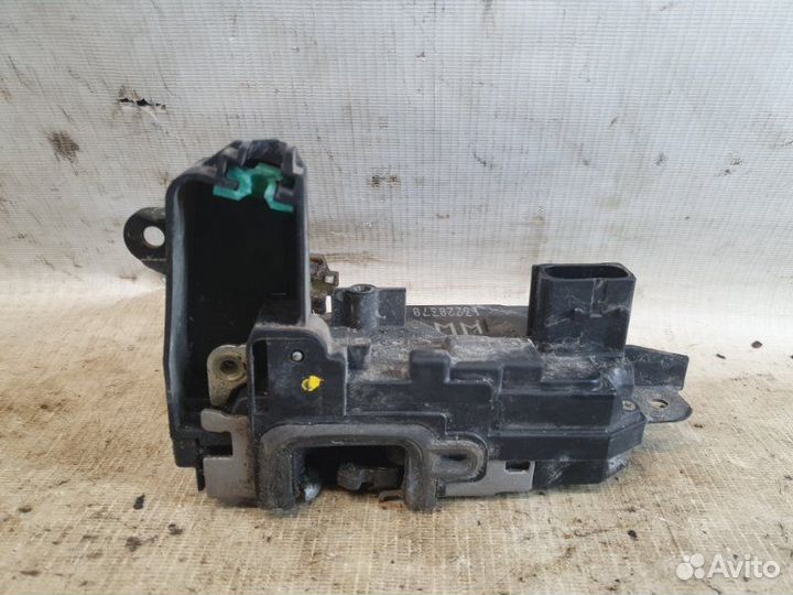 Замок двери задний правый Opel Astra H Z14XEP 2008