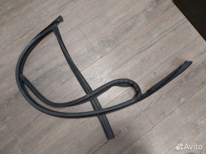 Уплотнитель стекла двери передний правый Bmw X3