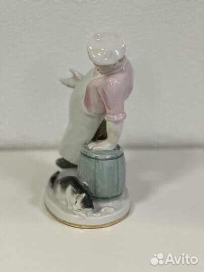 Фарфоровая статуэтка повар с кошкой