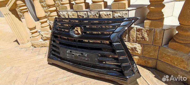 Решётка радиатора Lexus LX570 Black Vision 2018