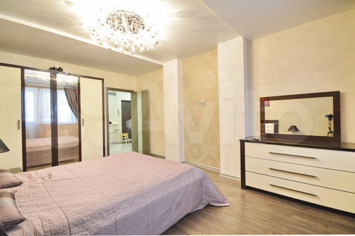 2-к. квартира, 80 м², 2/18 эт.