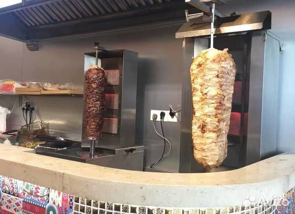 Шаурма с посадочными местами / Рядом с метро