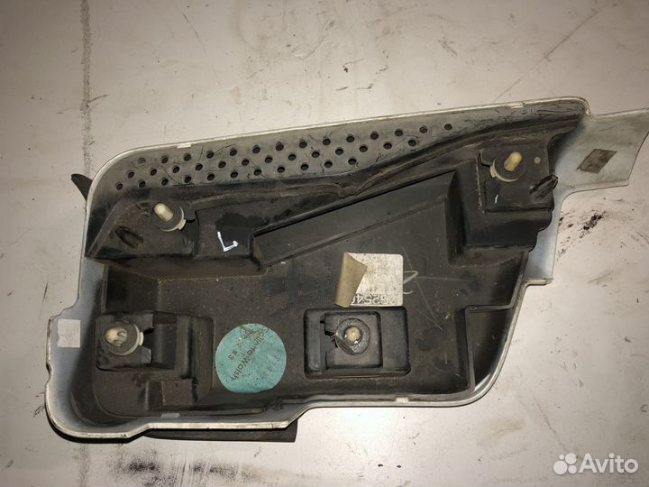 Hummer h3 2008 накладка возухозаборника левая