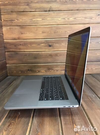 Macbook pro 15 2017 touch bar 560