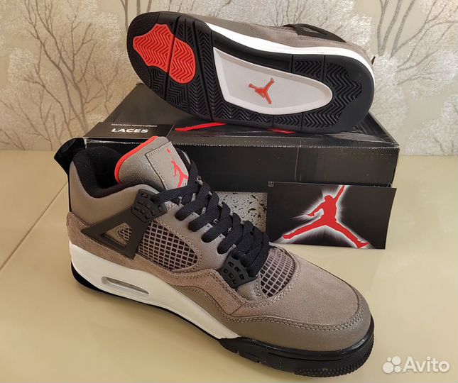 Кроссовки Nike Jordan 4 Retro в наличии в Братске