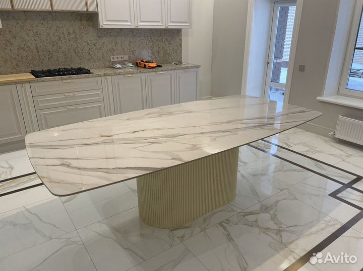 Стол c дизайнерской ножкой Вельвет керамогранит