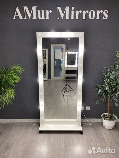 Туалетный/Гримерный стол с зеркалом и подсветкой