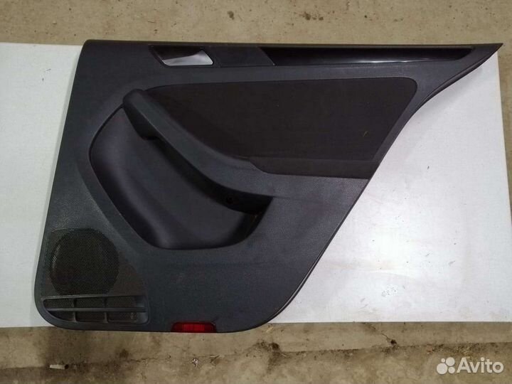 Обшивка двери задняя правая Volkswagen Jetta 6