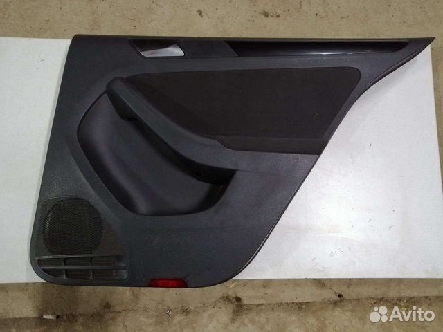 Обшивка двери задняя правая Volkswagen Jetta 6