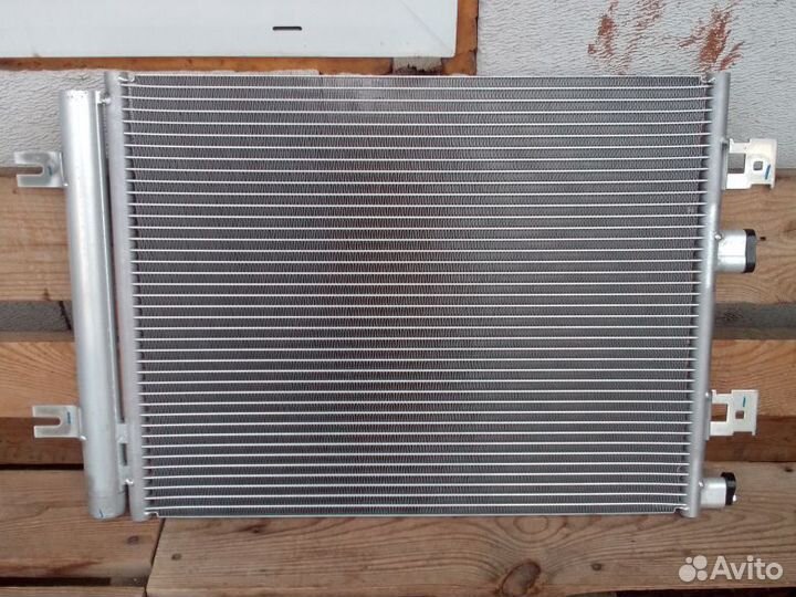 Рено Логан. Дастер, Сандеро радиатор кондиционера