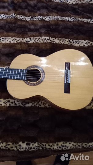 Продам классическую мастеровую гитару