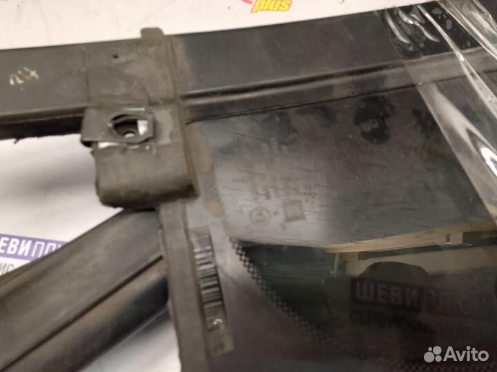 Форточка двери задней правой задней, Hummer H3