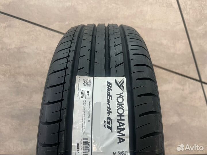 Yokohama BluEarth AE51 245/40 R18