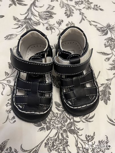 Сандалии новые