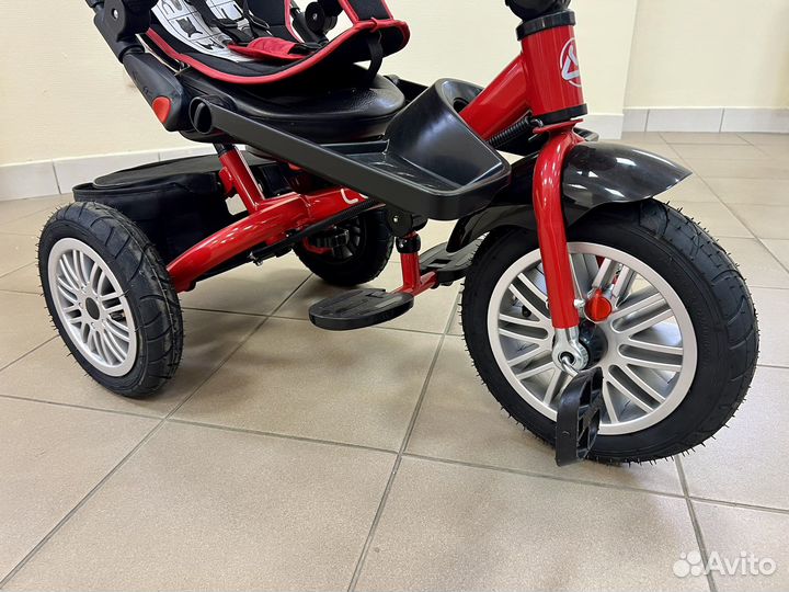 Детский велосипед с ручкой Luxmom