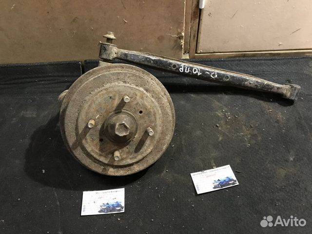 Кулак поворотный задний правый Ниссан Примера П10