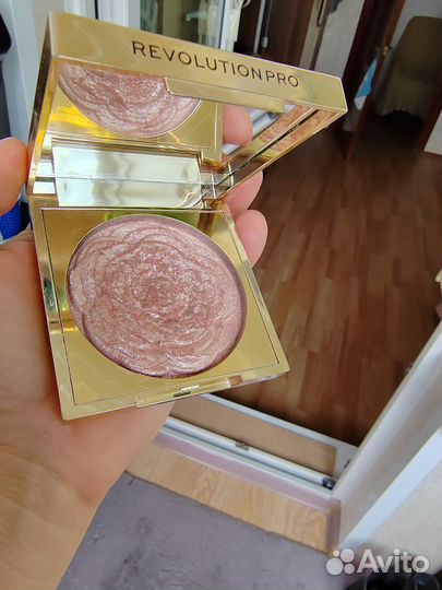 Revolution Pro Lustre Highlighter wihte rose