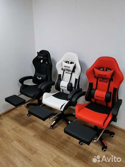 Компьютерное игровое кресло с подножкой. Новое