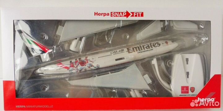 Модель самолета Boeing 777-200LR Emirates 