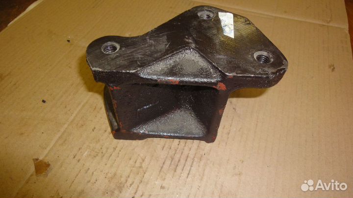 Опора кабины левая мтз ук 80-6700037Б