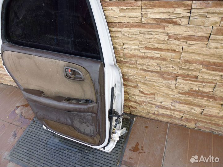 Toyota Cresta задняя левая дверь с 1992-1996