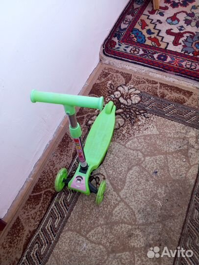 Самокат для ребенка 1.5-3 лет