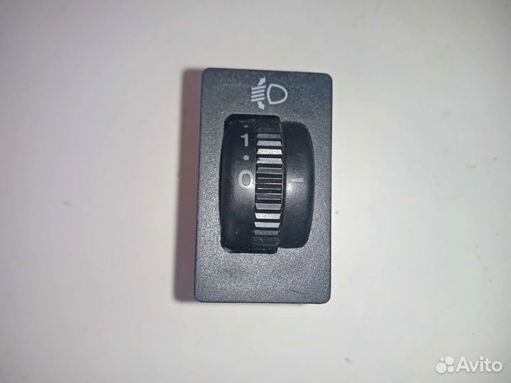 Кнопка регулировки фар Toyota avensis 2 T25