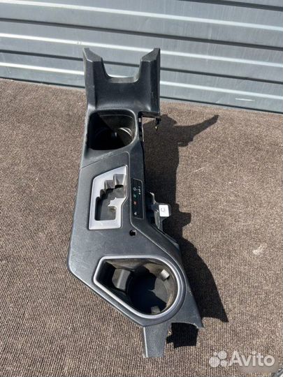 Консоль между сидений Toyota Rav4 ZSA44L 3ZR-FE