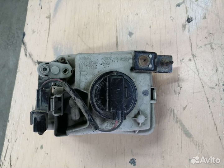 Фара противотуманная правая Mitsubishi Galant