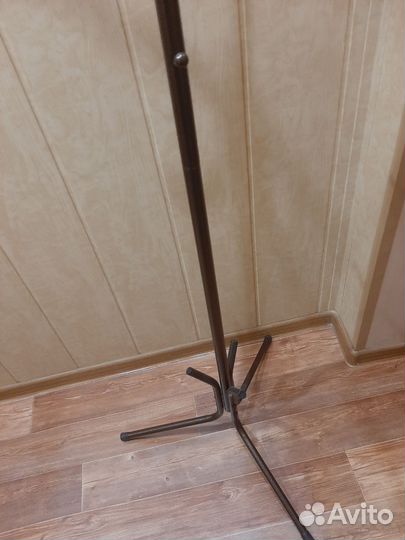 Вешалка напольная металлическая