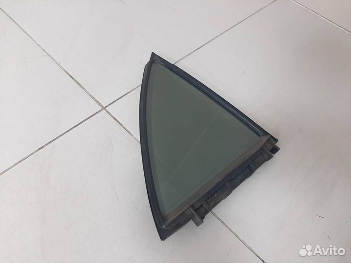 Стекло двери задней правой форточка Toyota Corolla