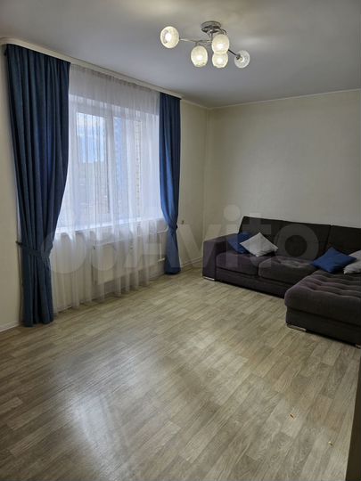 2-к. квартира, 57 м², 4/17 эт.