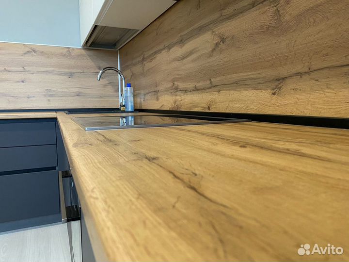 Кухня без ручек с антресолью. Рассрочка