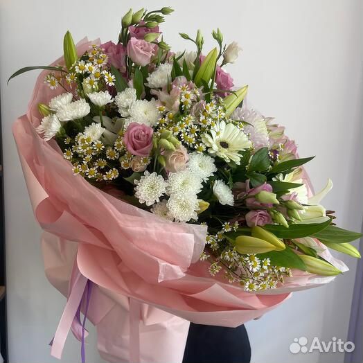 Букет гигант с лилией и эустомой