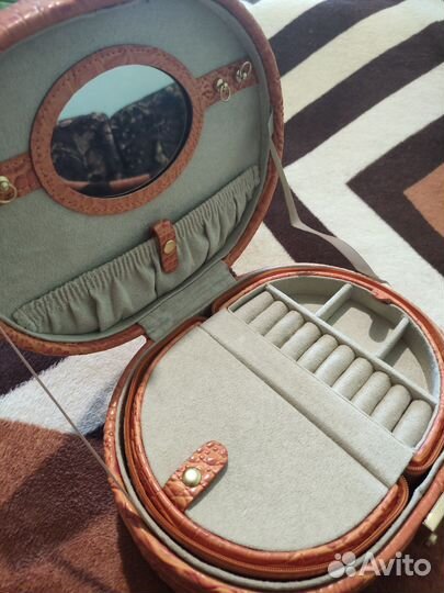 Шкатулка для ювелирных украшений