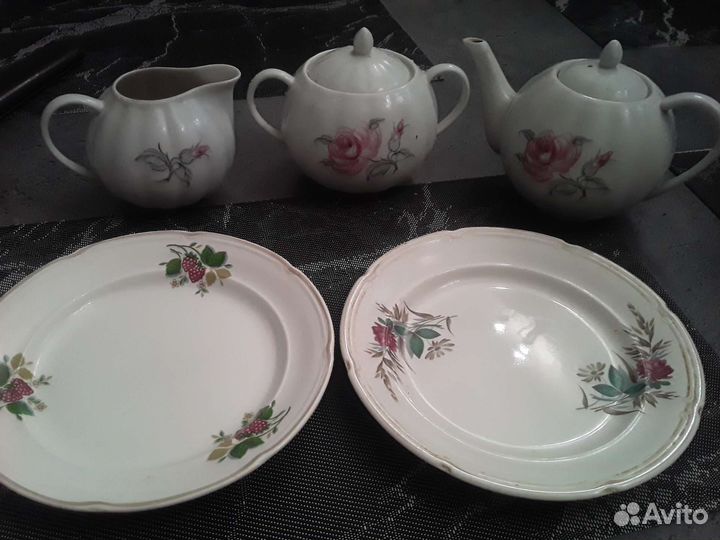Посуда ссср(тарелки.чайник.молочник.сахарница)