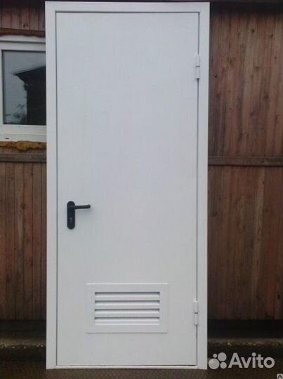 Входные двери в котельную с вент решеткой