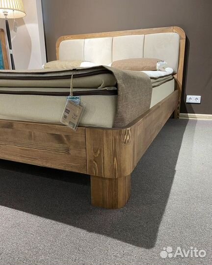 Кровать из массива двухспальная новая