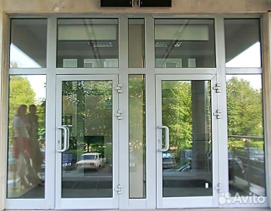 Дверь алюминиевая