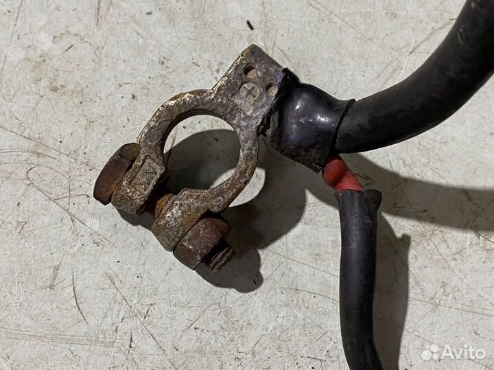 Клемма аккумуляторная плюсовая Mercedes W124