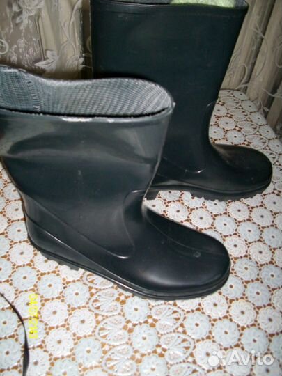 Новье резиновье сапоги р.39