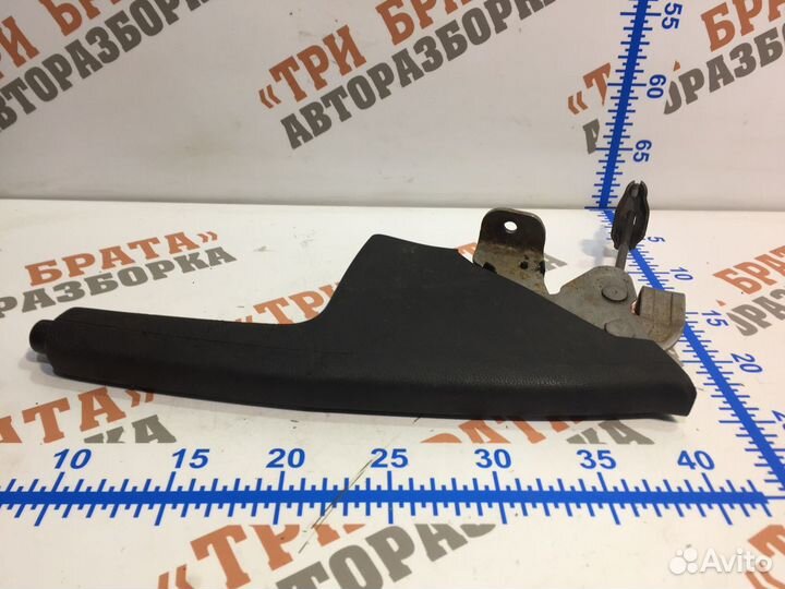 Шкода Рапид Ручка отпускания ручного тормоза