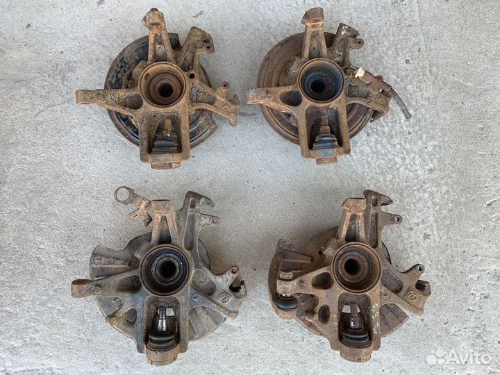 Поворотный кулак левый Mercedes Ml 163 W 163