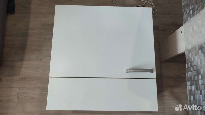 Кухонный гарнитур с встроенной вытяжкой