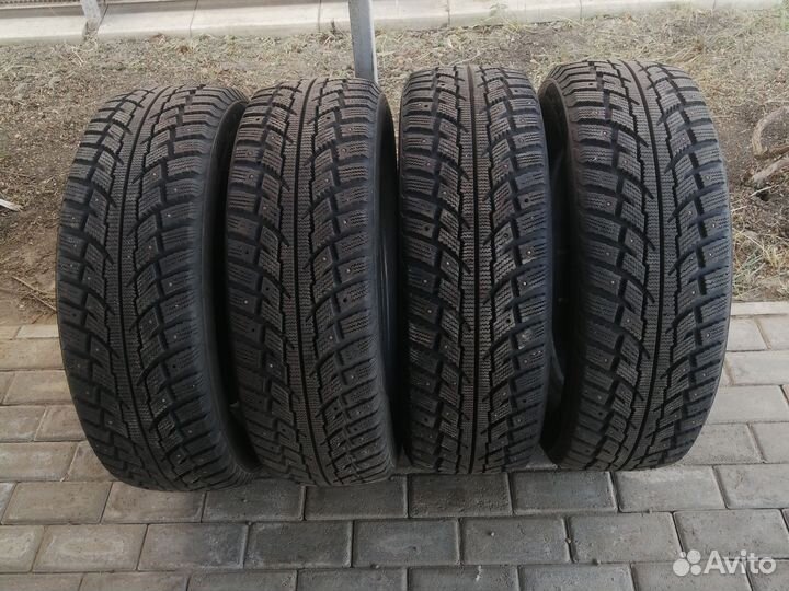 Kumho I'Zen RV Stud KC16 235/65 R17