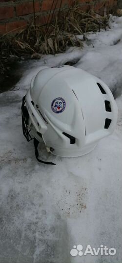 Хоккейный шлем